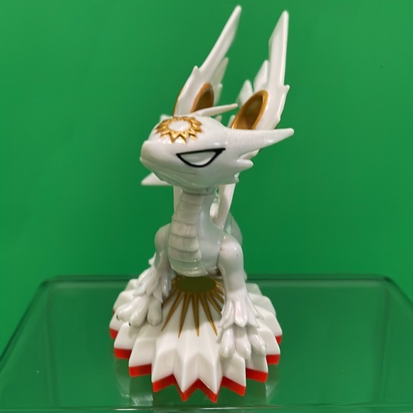 Skylanders Trap Team: Spotlight (spot light) rare character light element. - Picture 5 of 6